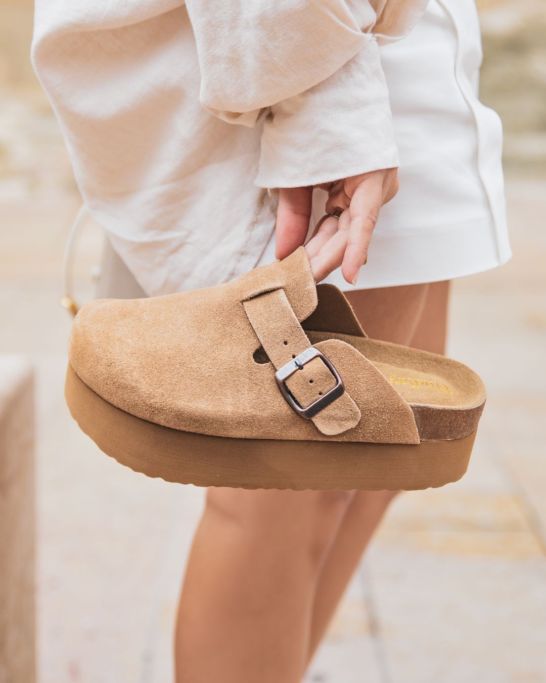 Sabots femme en CUIR camel avec boucle - Clara