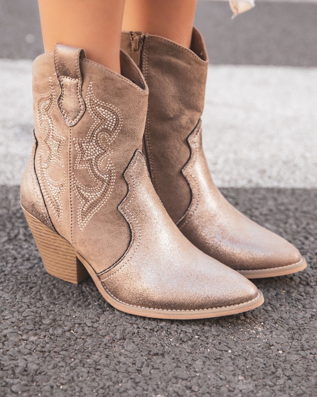 Bottines femme santiags taupe à talon - Élianna