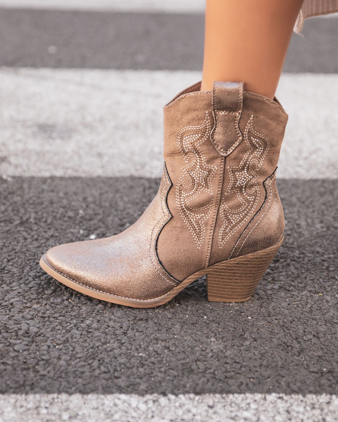 Bottines femme santiags taupe à talon - Élianna